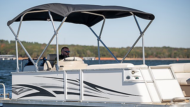 1.25 inch square tube pontoon bimini top with clear frame
