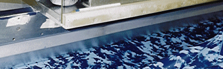 Welding bar lowered onto overlapping patterned vinyl