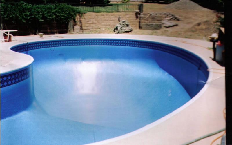 Finished inground pool with a custom vinyl liner
